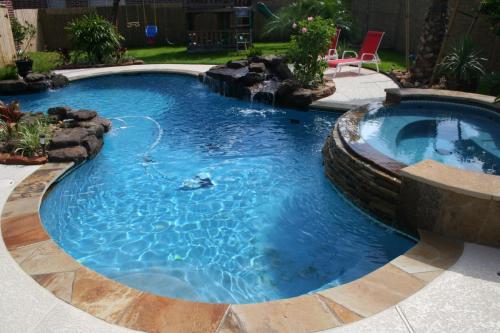 Custom Free Form Swimming Pool Photo Gallery | Wet Pools, Inc.